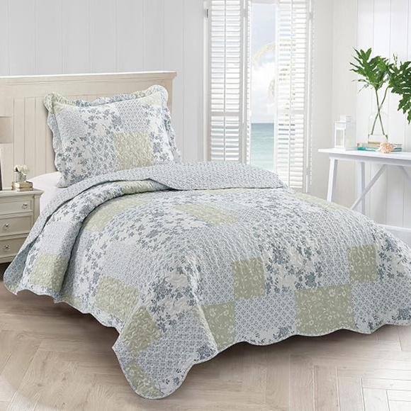 Brilliant Sunshine Other - Brilliant Sunshine Multi Blue and Beige Floral Patchwork 2 pc Twin Quilt Set NIP